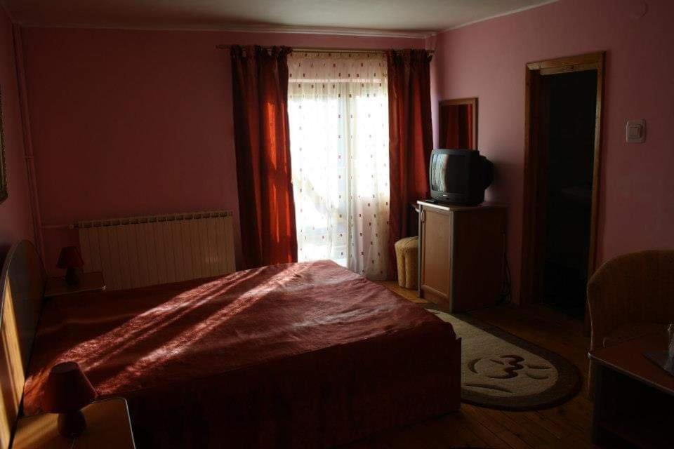 Pensiunea Capra Neagra Buşteni Exteriör bild